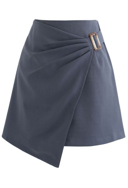 Minifalda asimétrica con cinturón fruncido lateral en gris
