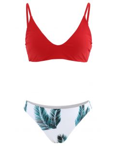 Conjunto de bikini de pierna de corte alto con estampado de hojas y tiras ajustables en rojo
