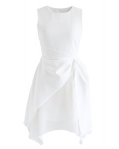 Vestido sin mangas con dobladillo asimétrico en blanco